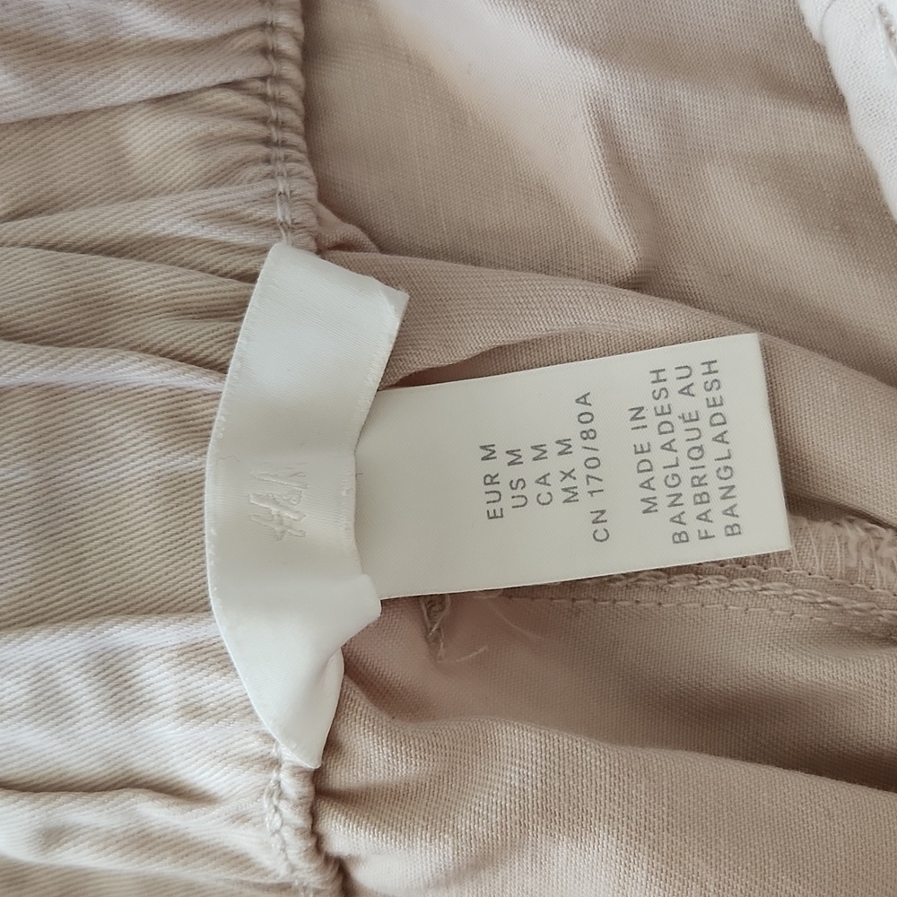 H & M Shorts - Picture 2 of 6